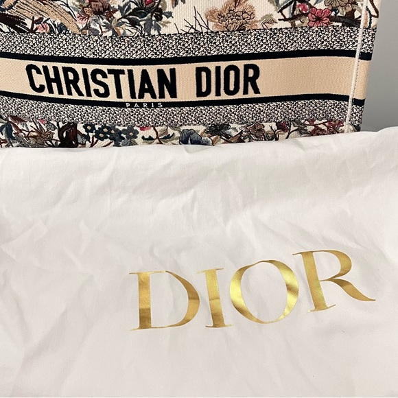 Book Tote Large size 2023 spring collection - Picture 8 of 10